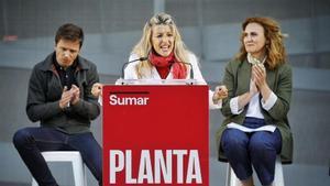 La vicepresidenta segunda del Gobierno y coordinadora general de Sumar, Yolanda Díaz, en un acto público por las elecciones europeas en Jerez de la Frontera (Cádiz), junto a la cabeza de lista, Estrella Galán, y el portavoz de Sumar, Íñigo Errejón.