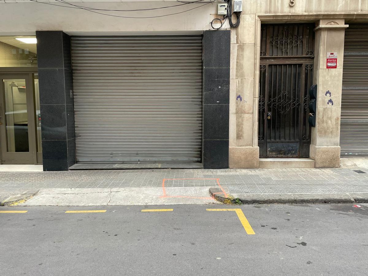El punt on va tenir lloc l'atropellament, amb la marca on es va produir que hi va fer la Guàrdia Urbana