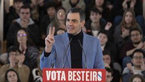 El secretario general del PSOE y presidente del Gobierno, Pedro Sánchez, interviene durante un mitin de campaña, a 10 de febrero de 2024, en Vigo, Pontevedra, Galicia (España).