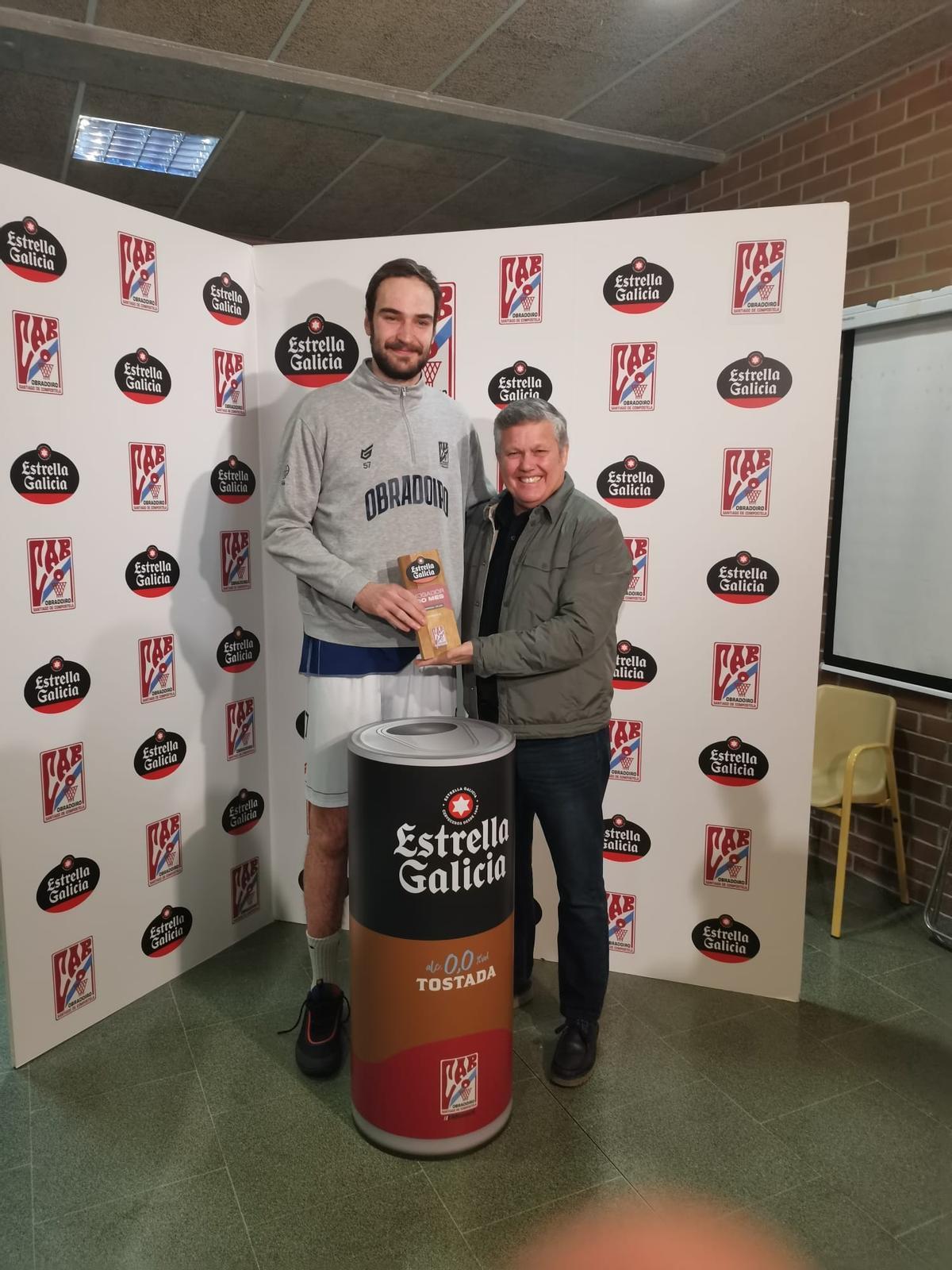 Álex Galán recibió el premio MVP Estrella Galicia del mes de enero