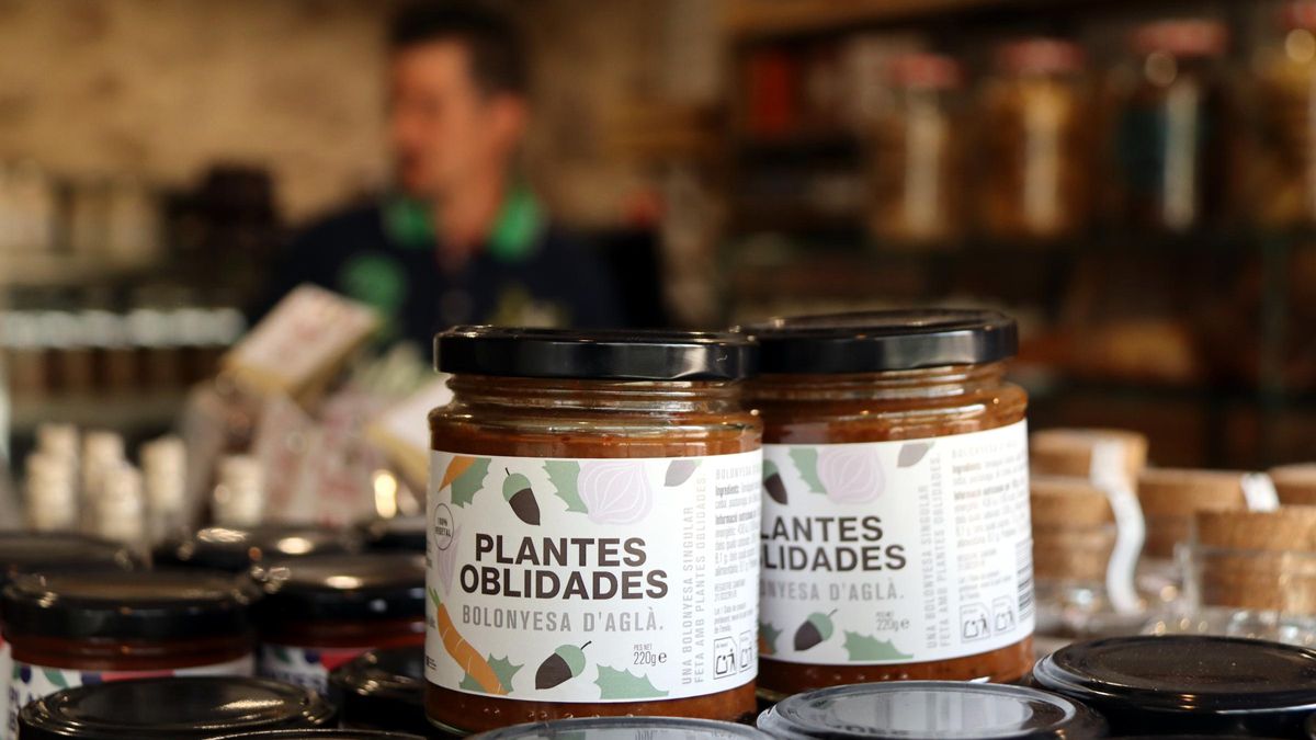 Els productes es troben a una vintena de petits comerços com el Forn de Jorba