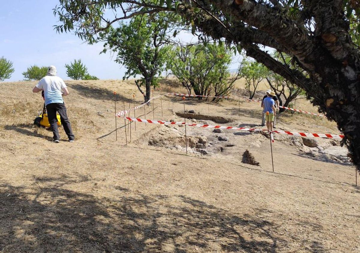Paso del georradar cerca de la zona excavada la pasada semana | CEDIDA