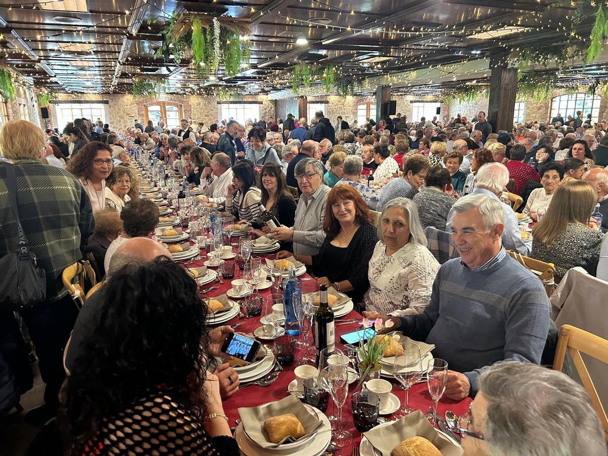 EN IMÁGENES: Comida por San Isidro de los jubilados de Llanera