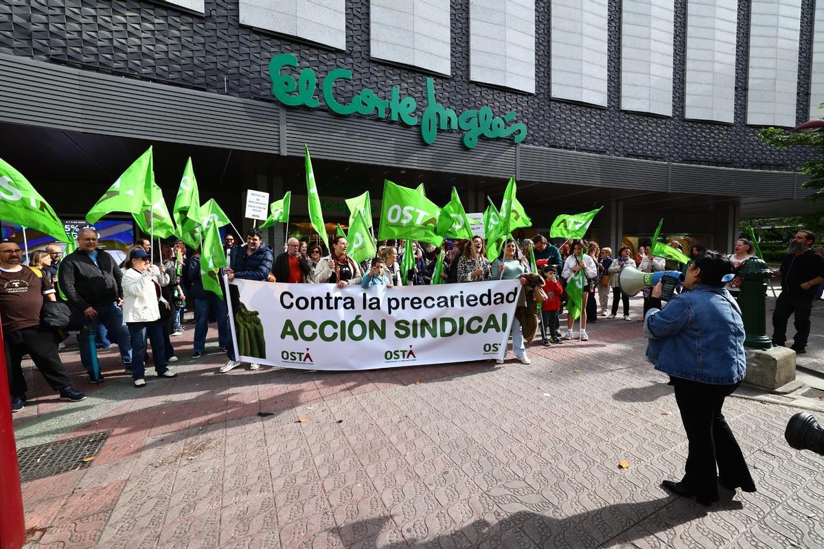 En imágenes I Protesta de los trabajadores de BSH Atención al Usuario en Zaragoza