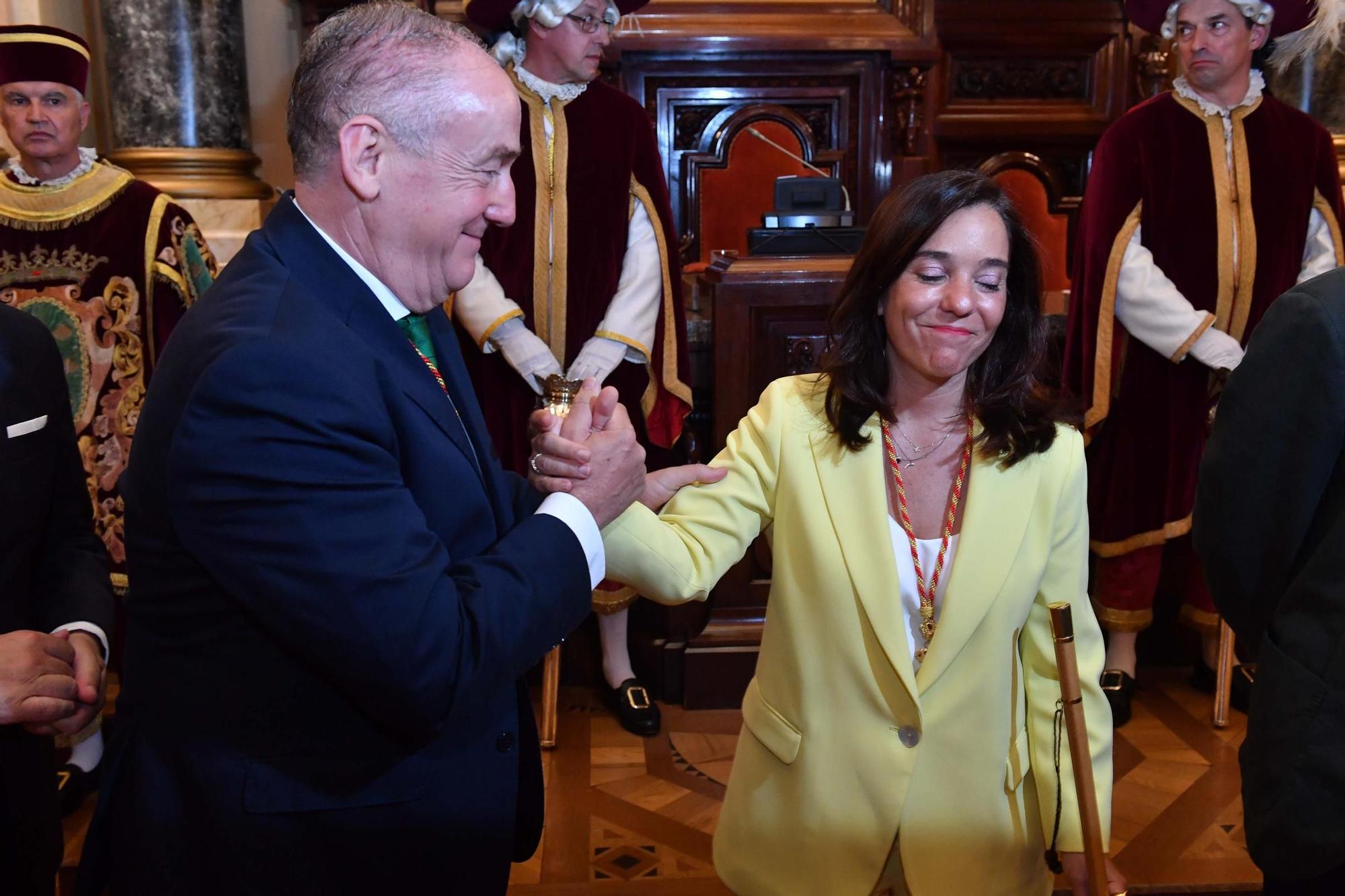 Investidura Inés Rey: La alcaldesa de A Coruña jura su cargo por ...