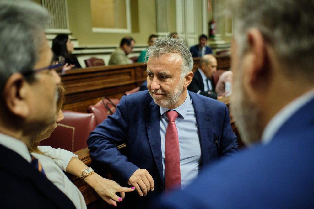 Primer pleno de la legislatura canaria