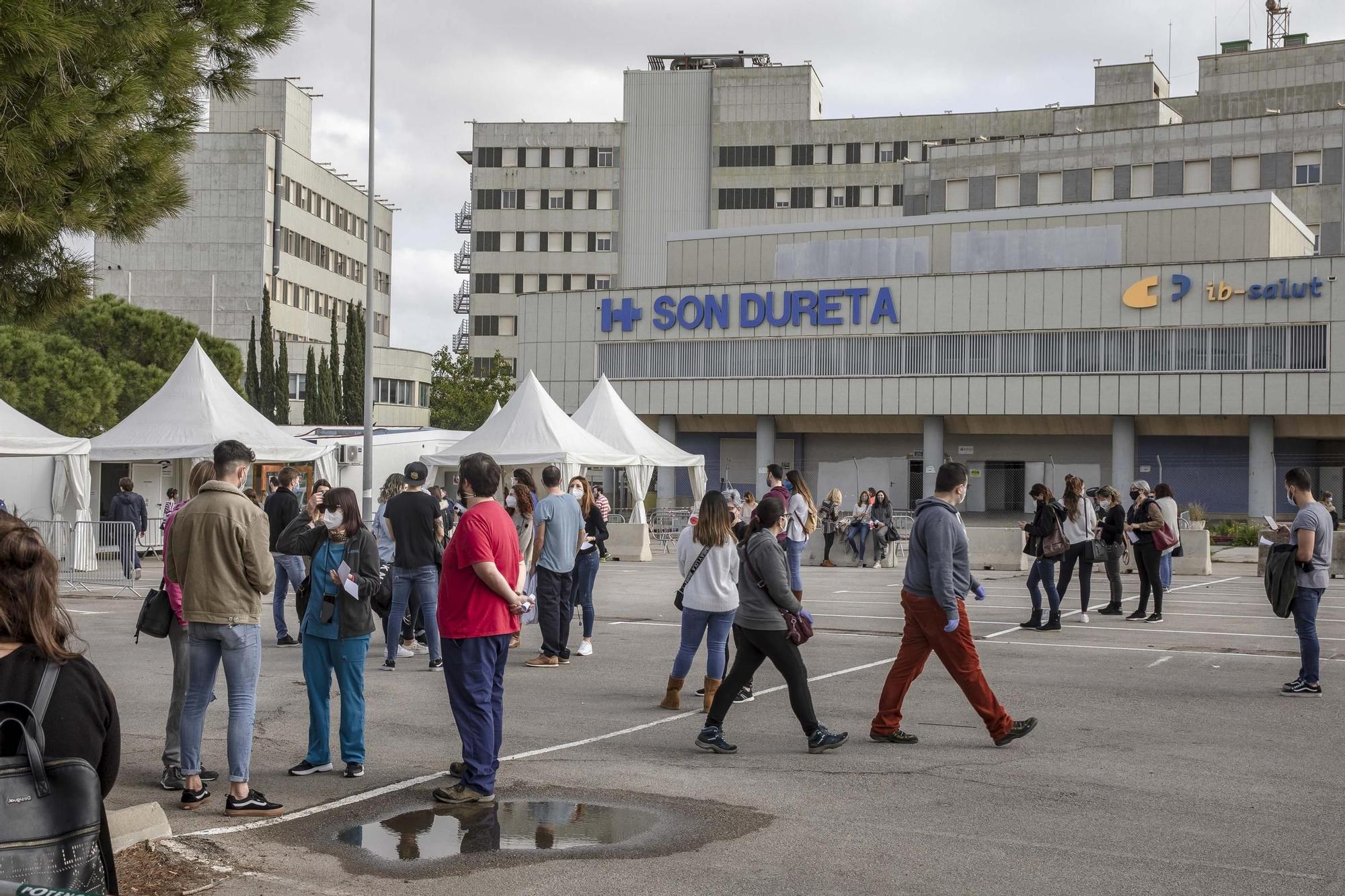 Las 10 nuevas líneas de Son Dureta permitirán vacunar a 3.500 personas cada día