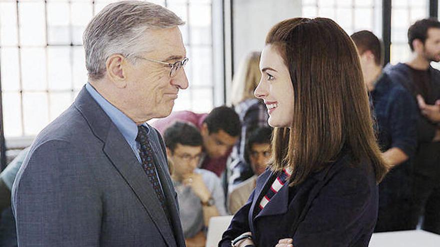 Robert De Niro y Anne Hathaway.