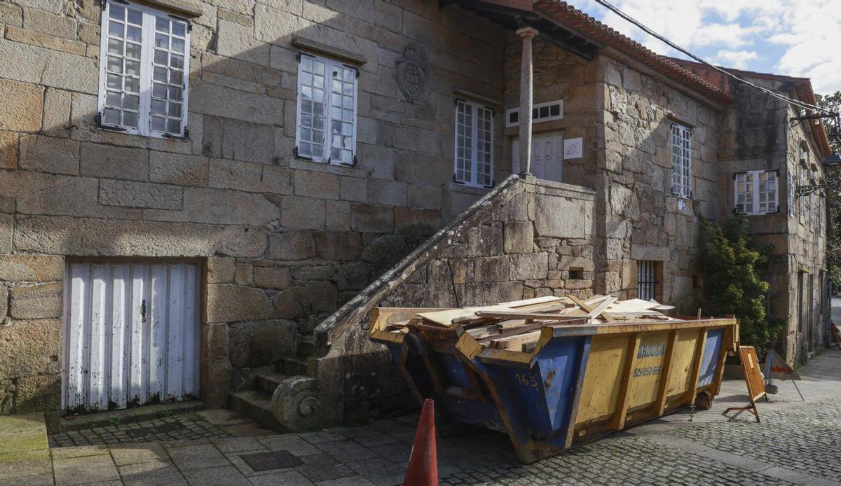 Exterior del pazo de Torrado, ayer.