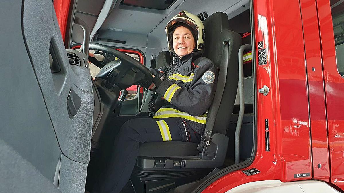 De bombero cero, le toca llevar el camión.