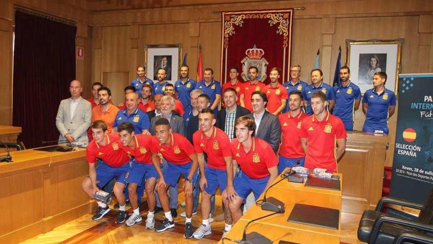 La selección española de fútbol sala, ayer en la Diputación de Ourense. // Iñaki Osorio