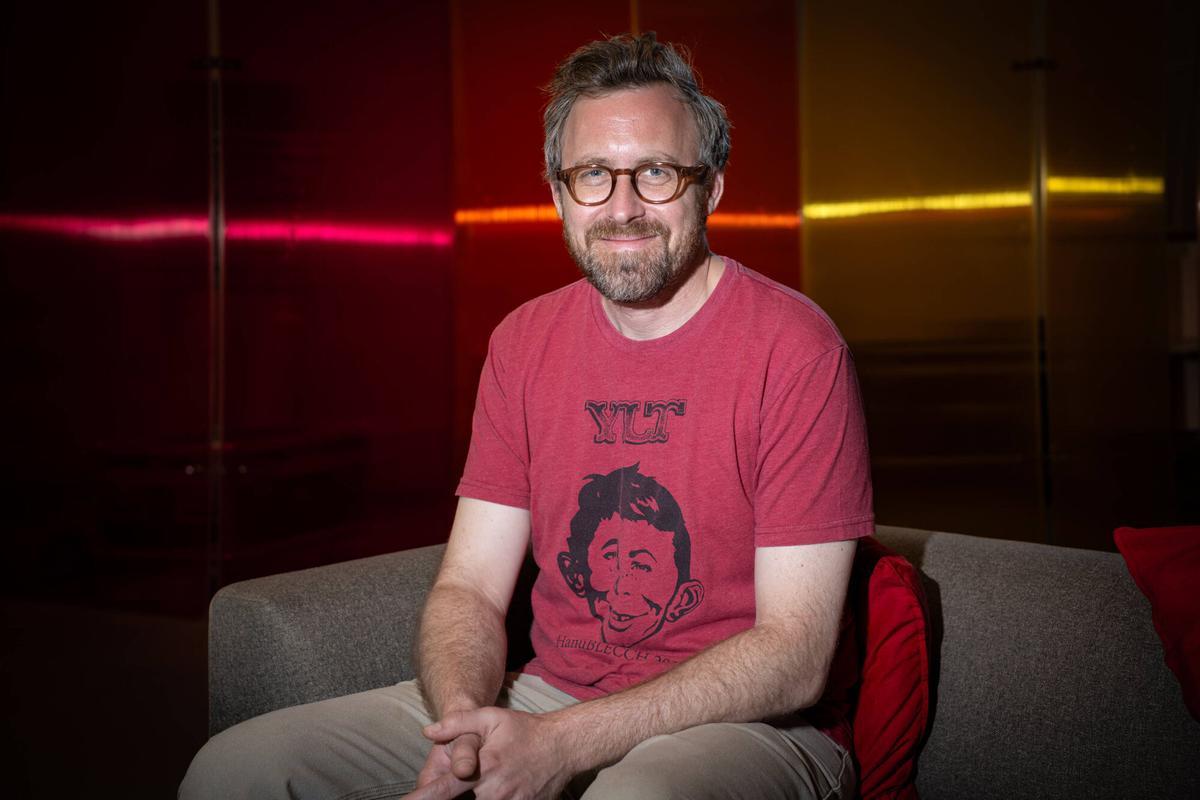 Retrato de John Wilson por la presentación de "The History of Concrete" en el DocsBarcelona, CCCB