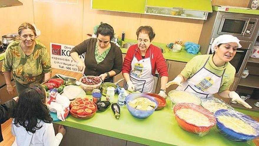 Las degustaciones culinarias formaron parte del programa de la Festa en O Progreso.  // J. de Arcos