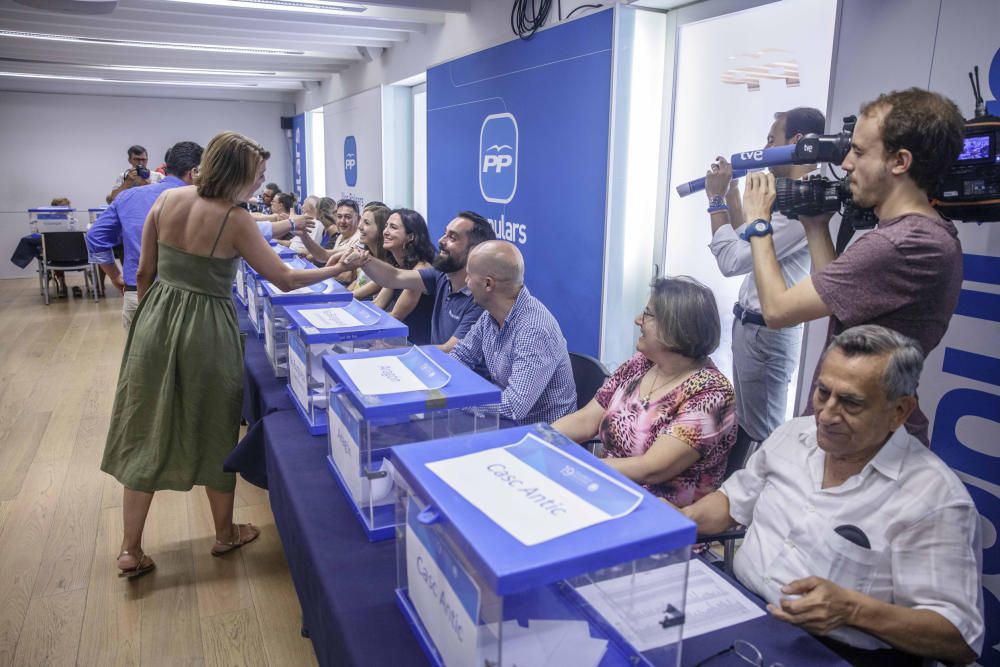 Los afiliados del PP de Mallorca votan al nuevo líder