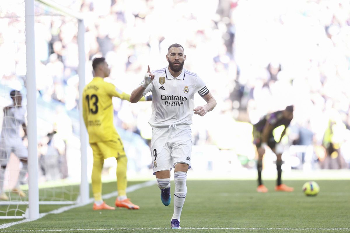 Benzema celebra uno de sus goles ante el Valladolid.