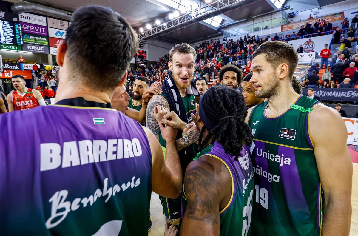 El Unicaja celebra su última victoria en Manresa.