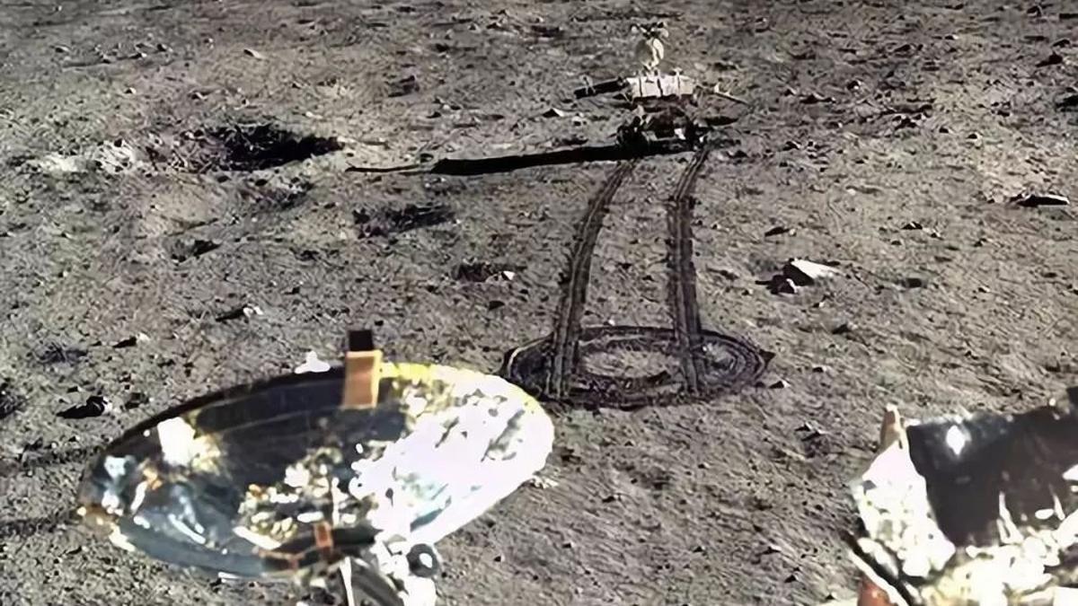 El Rover Yutu 2 visto desde la sonda Chang'e 4, precedesora de la Chang'e 6, en la cara oculta de la Luna en 2019.