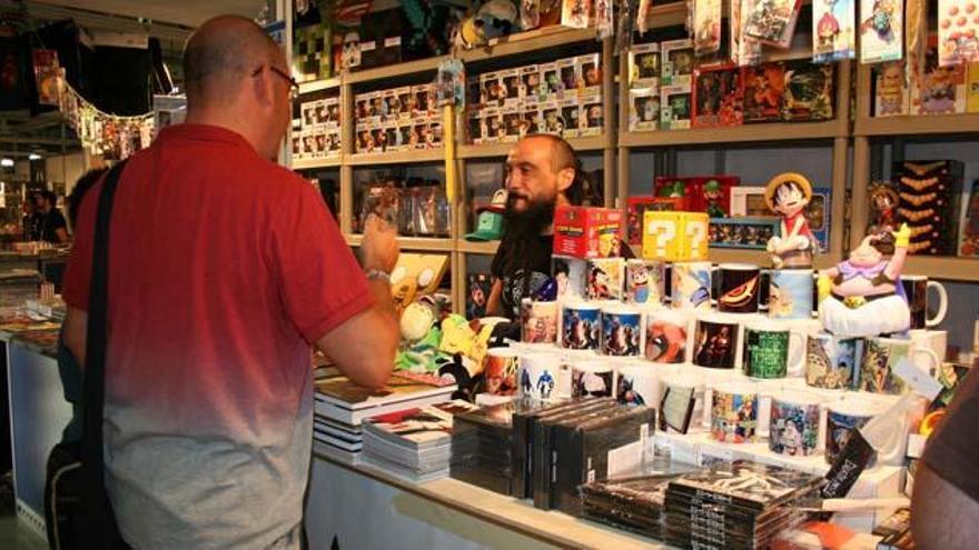 Unas 8.000 personas vistian el salón del cómic