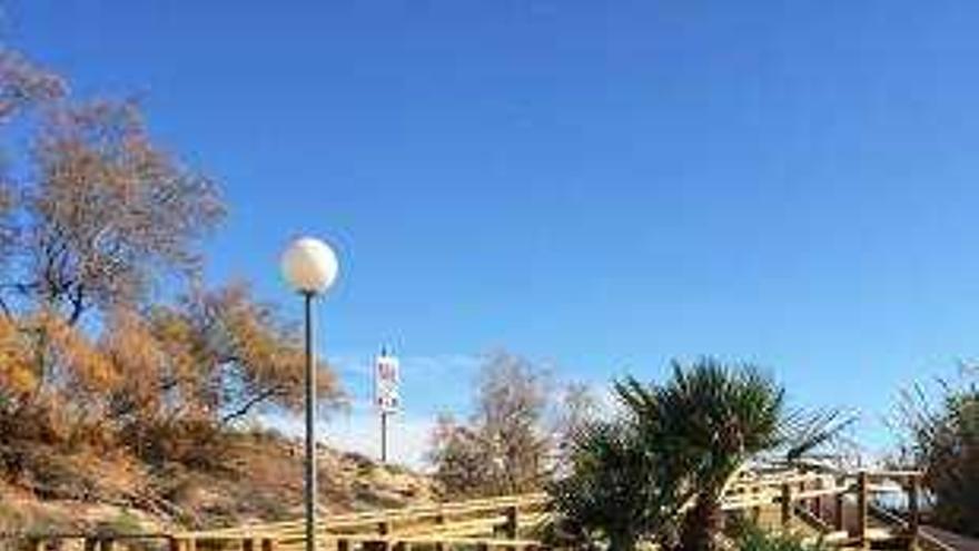 El ayuntamiento realiza mejoras en la playa para facilitar la accesibilidad a los discapacitados