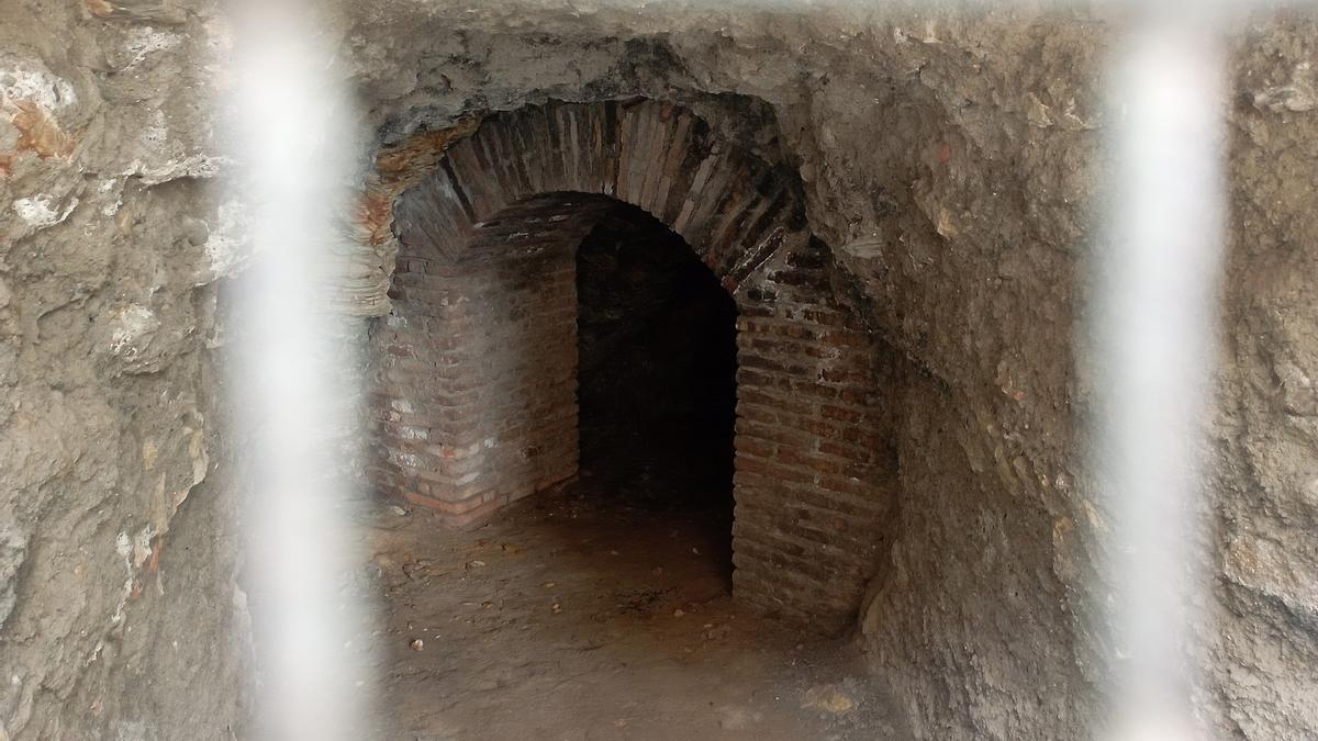 Detalle de la entrada al refugio antiaéreo de la calle Guillén Sotelo, la pasada semana.