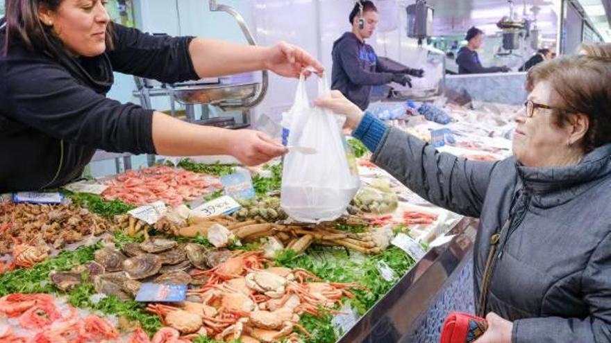 Los pescados y mariscos son algunos de los alimentos en los que el precio más fluctúa.