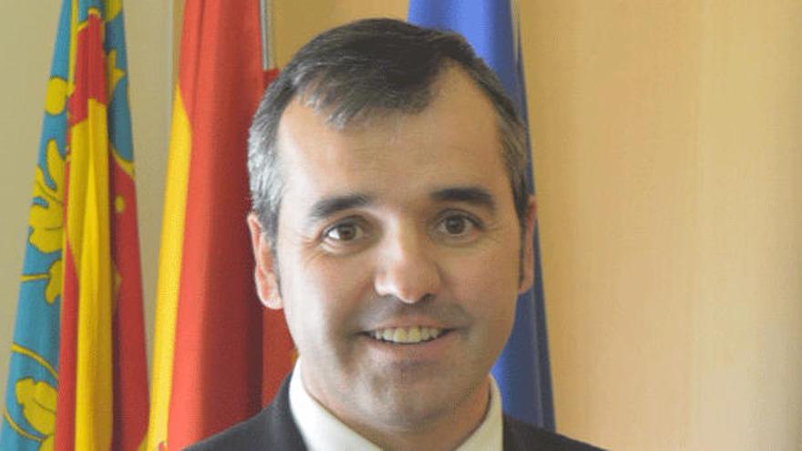 Antonio Puerto. Alcalde de Aspe: «Desde la Concejalía de Fiestas se han preparado más de 70 actividades»