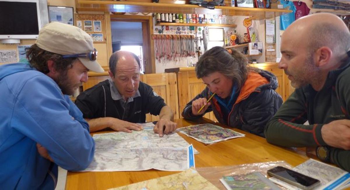 Un momento de la formación a los guías en el refugio de Respomuso.