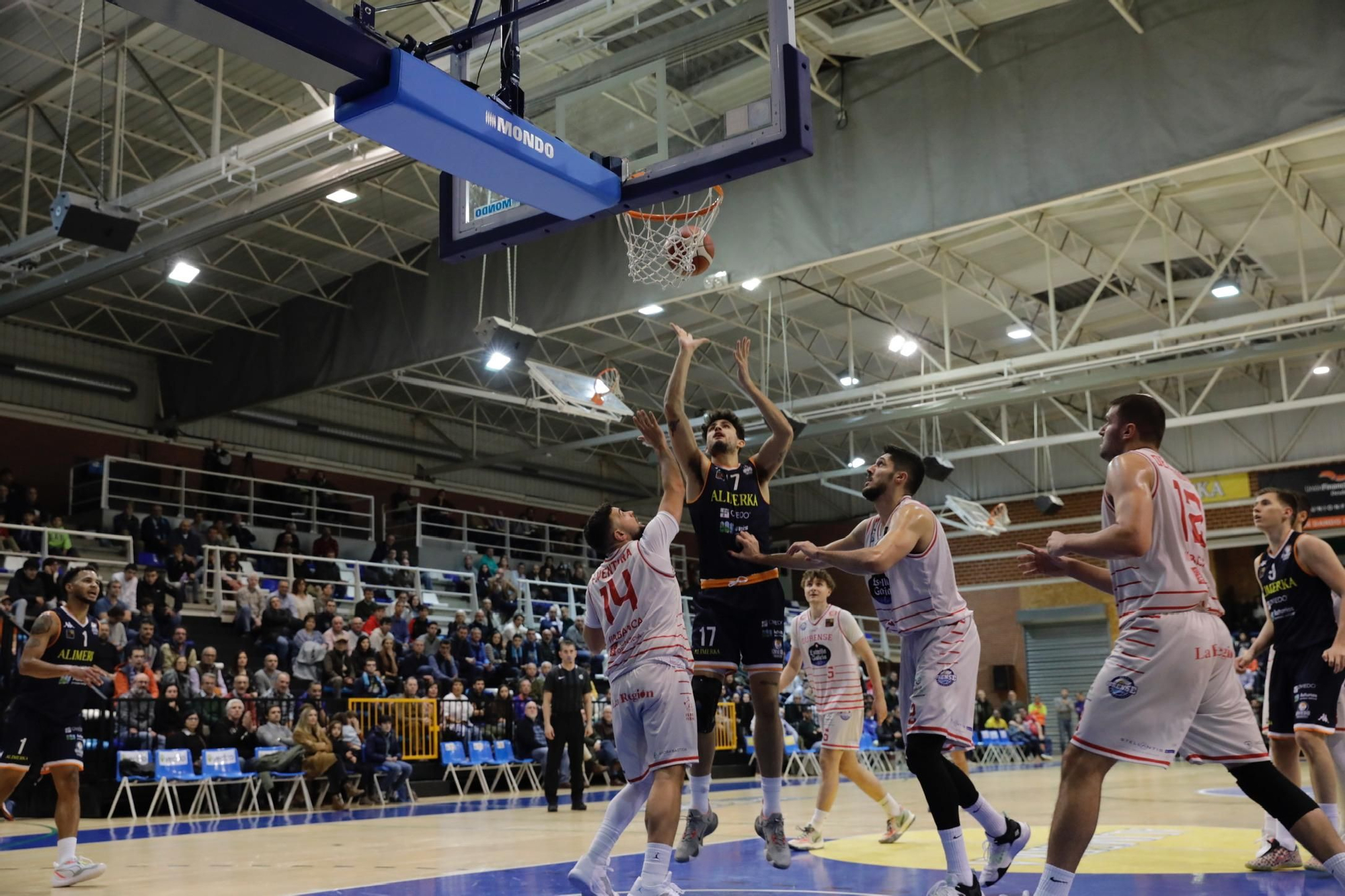 El Alimerka Oviedo Baloncesto se impone al Ourense (75-58) y sigue en racha