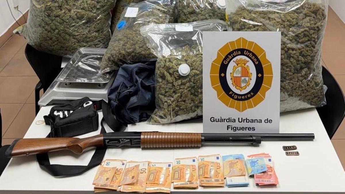 La marihuana, l’arma i els diners intervinguts en l’operatiu de Figueres.