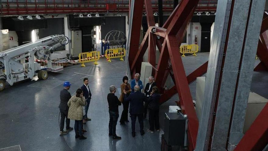 La ministra de Ciencia, Diana Morant, en el interior de uno de los telescopio del Roque de Los Muchachos, en La Palma.