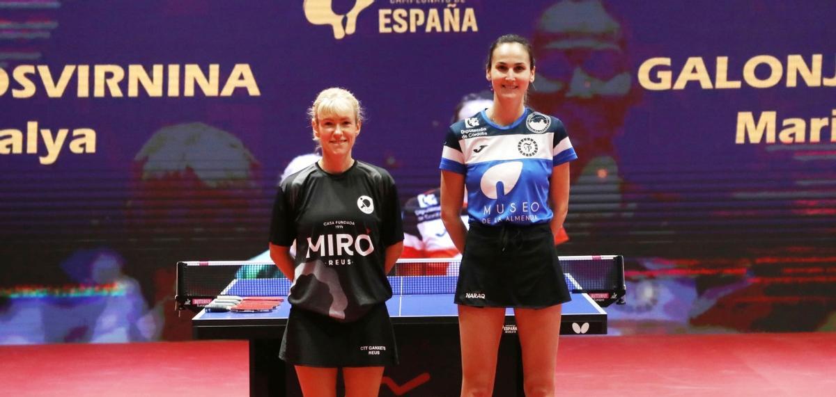 Galonja, a la derecha, antes de iniciar la final de dobles del Campeonato de España.
