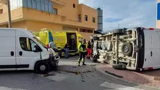Dos trabajadores heridos en un accidente entre dos furgonetas en el polígono de Can Negre de Ibiza