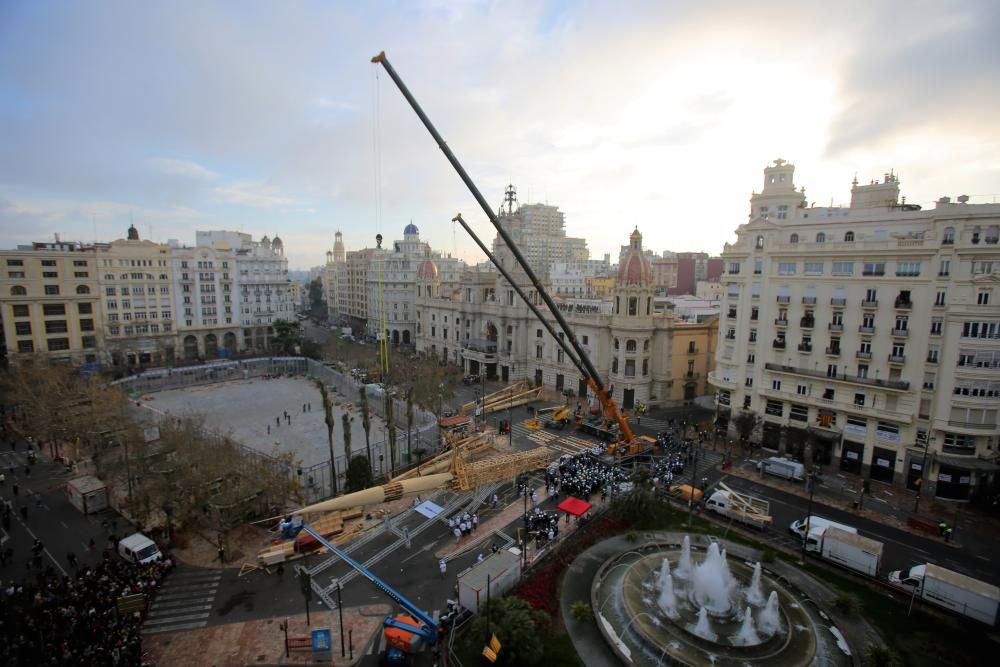 'Plantà' al tombe de la falla municipal