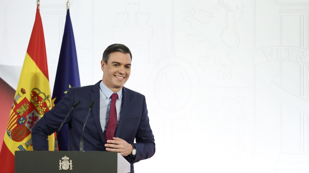 Sánchez apela a perseverar contra ómicron al cumplirse un año de las vacunas