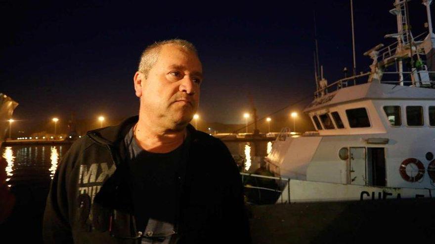 Eduardo Pena López, anoche, en el muelle pesquero de Avilés.