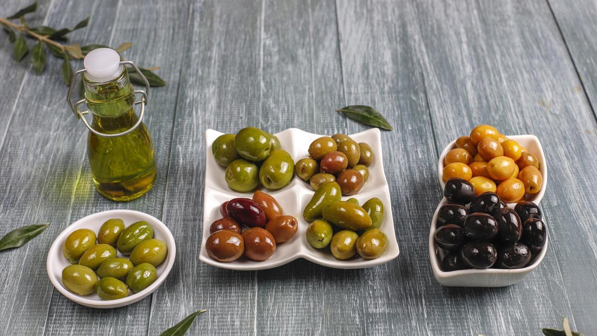 Les olives casen amb tot: amb el vermut, amb la canya, amb un refresc o amb vi