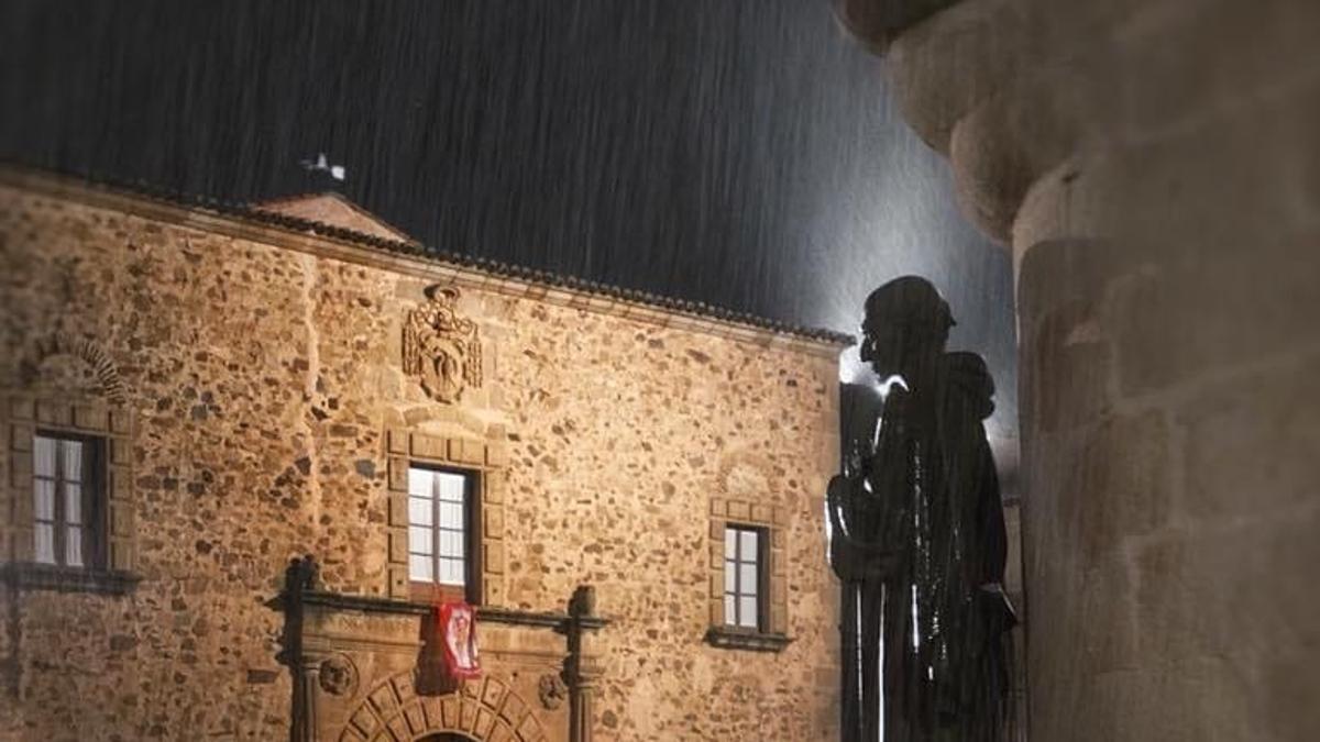 Lluvia sobre la plaza de Santa María.