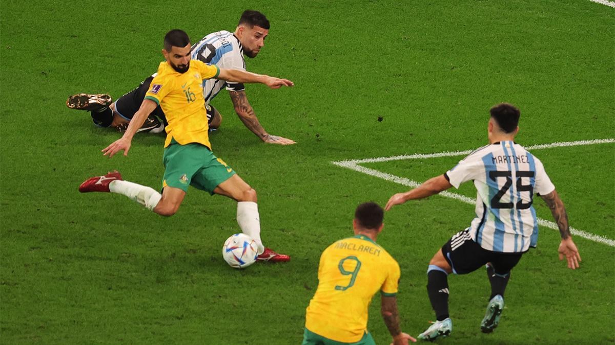 Argentina - Australia | La jugada 'maradoniana' de Behich