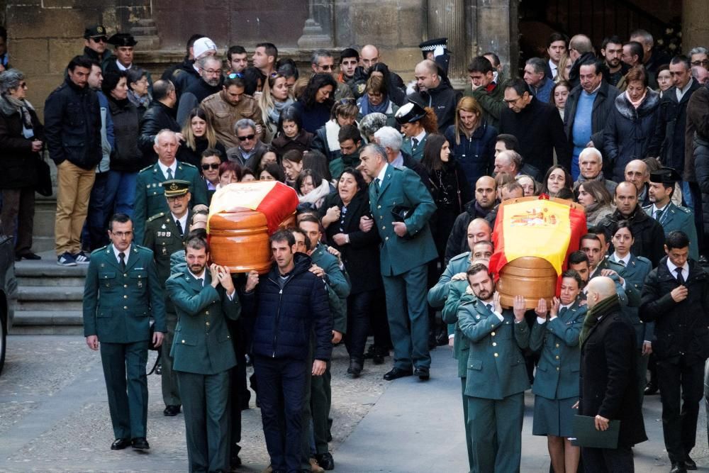 Multitudinaria despedida a los guardias civiles asesinados en Teruel