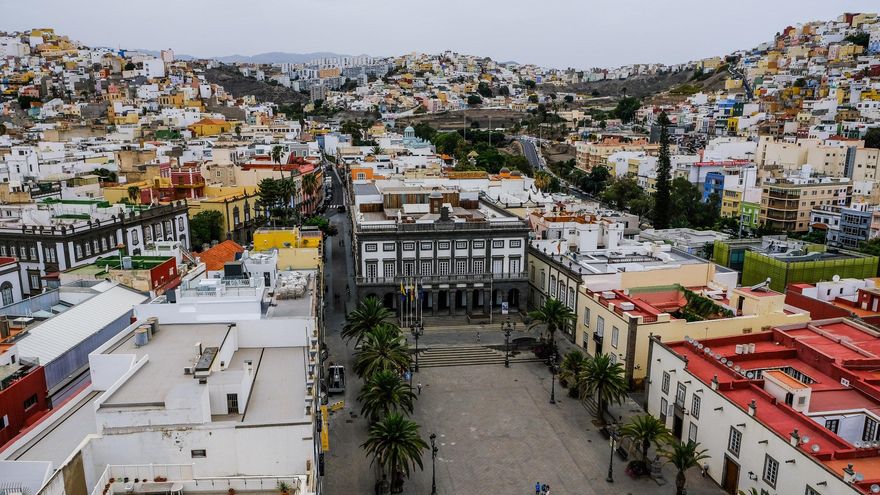 Vista de los Riscos de Las Palmas de Gran Canaria desde la Catedral.
