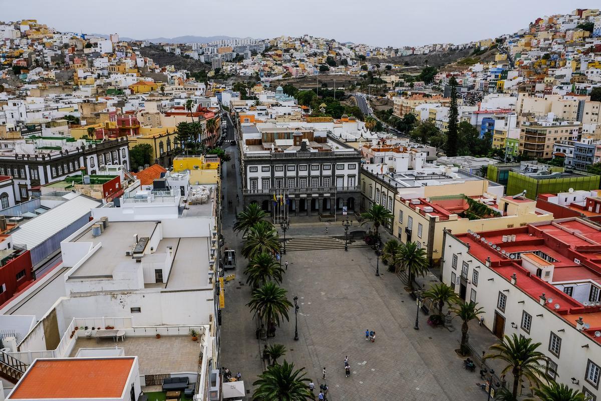 Vista de los Riscos de Las Palmas de Gran Canaria desde la Catedral.