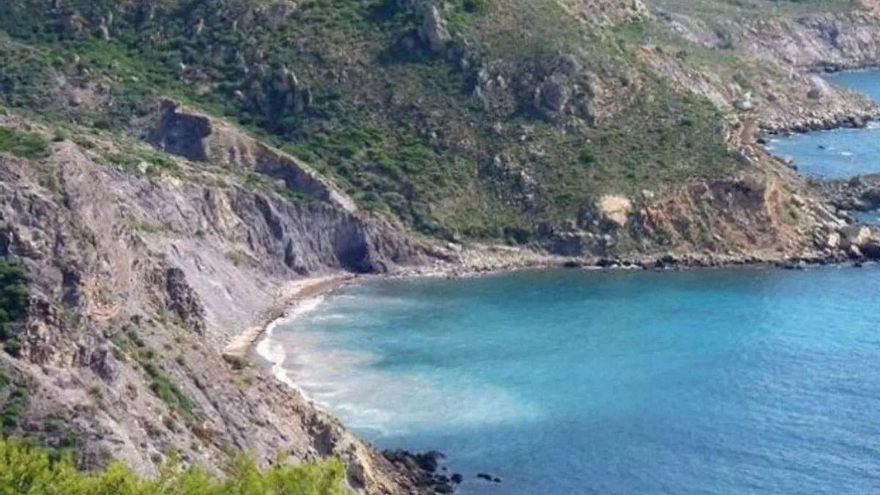 El sendero más mágico de Murcia: entre acantilados y aguas cristalinas