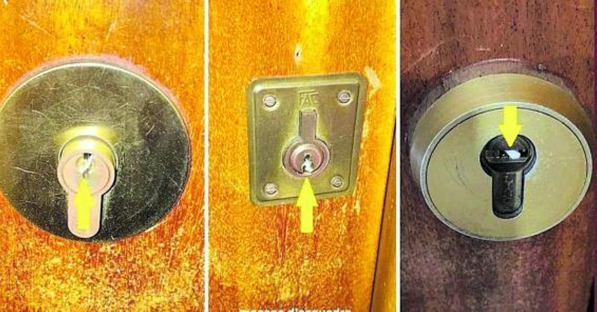 Marcas dejadas por los ladrones para detectar si una vivienda está desocupada. | // MOSSOS D’ESQUADRA