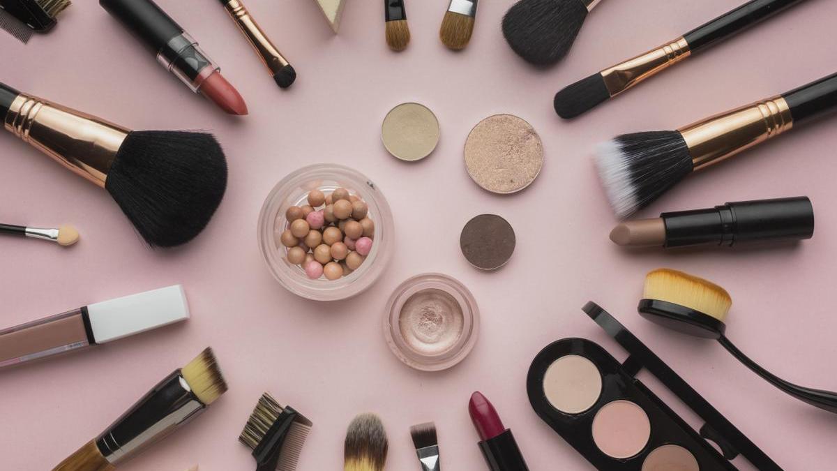 21 calendarios de adviento de belleza y maquillaje de 2023