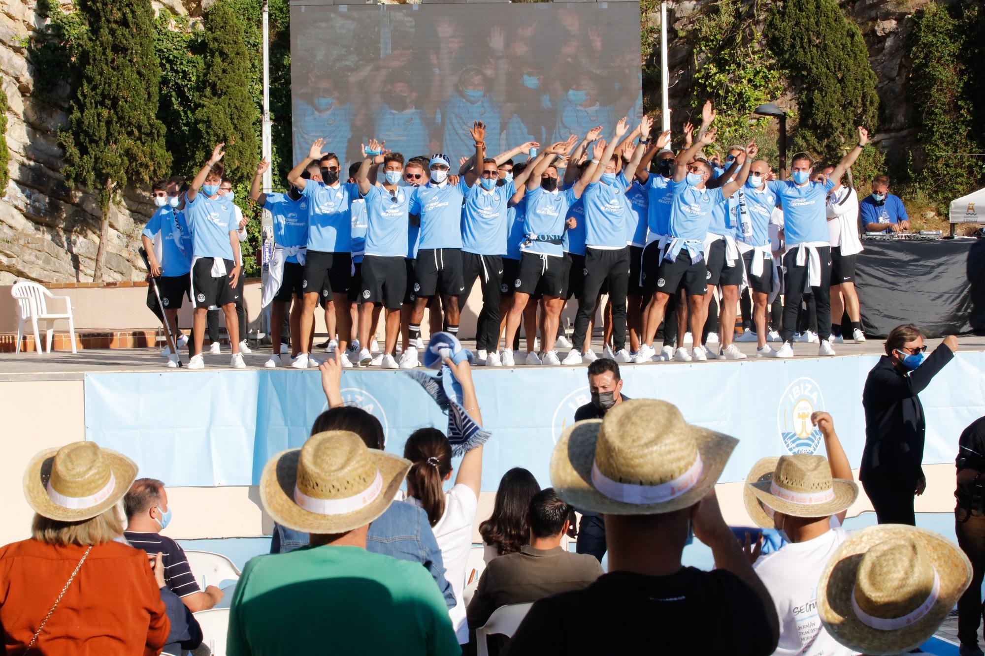 Imágenes de la celebración en casa de la UD Ibiza