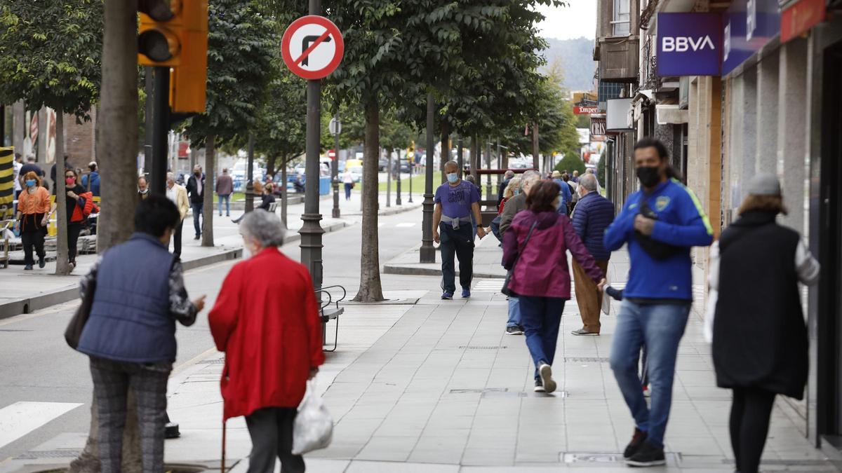 Vecinos por la calle.