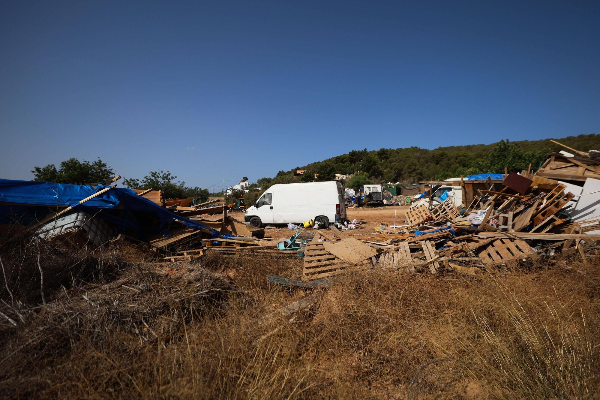 Todas las imágenes del desalojo de Can Rova 2 en Ibiza