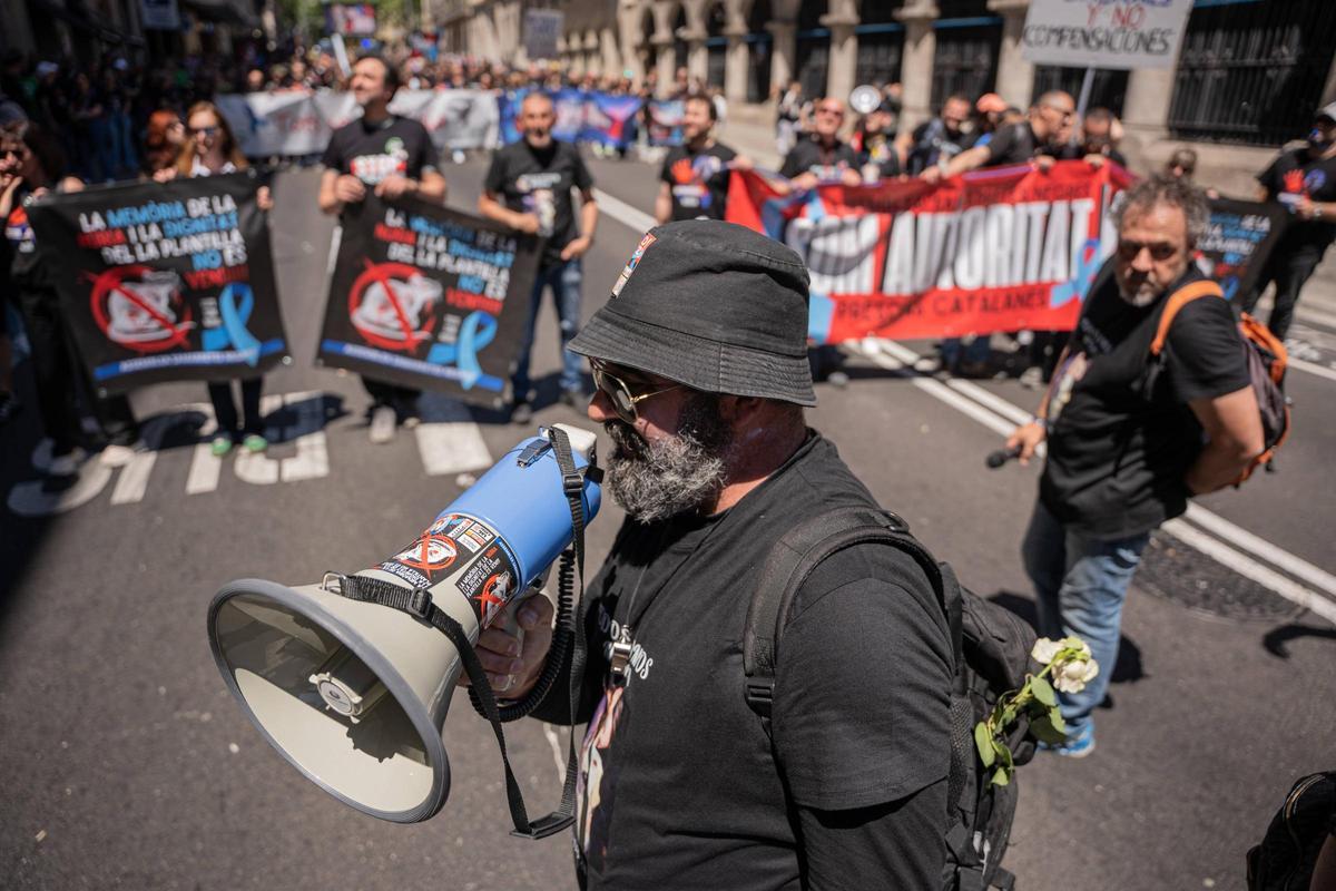 Trabajadores de prisiones se manifiestan en Barcelona para tener mayor seguridad.