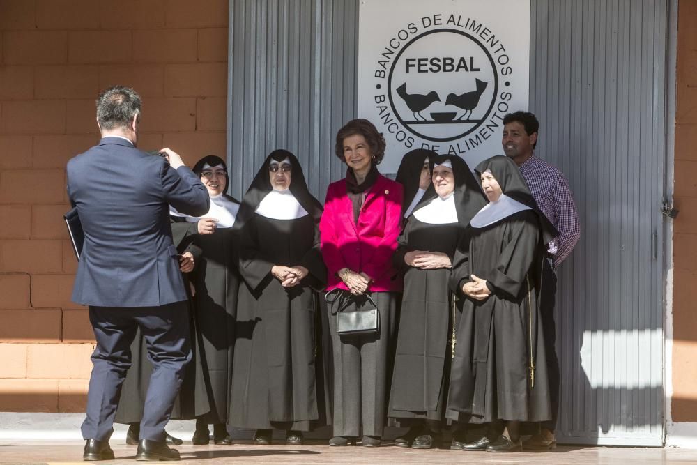 La Reina Sofía visita el Banco de Alimentos de Alicante