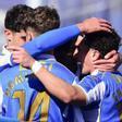 Los jugadores del Fabril celebran un gol esta temporada en Abegondo.